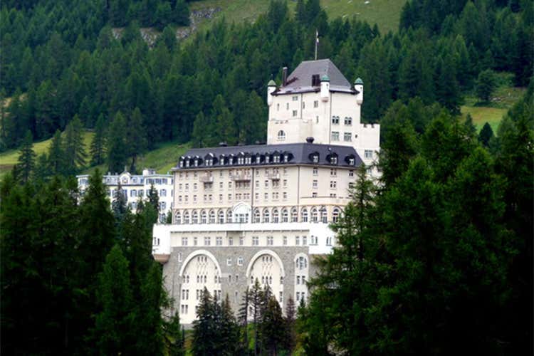 A Pontresina riapre lo Schloss Insegne italiane grazie a JSH A Pontresina riapre lo Schloss Insegne italiane grazie a JSH