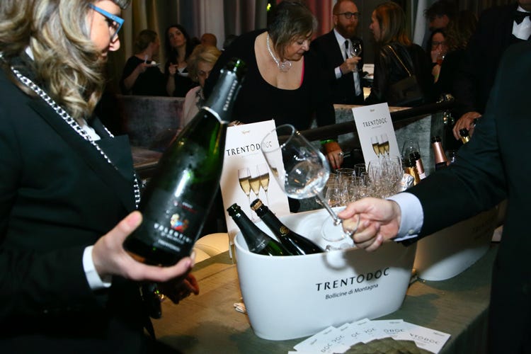 Ais al Premio Italia a Tavola Delegazioni unite con vini d'eccellenza