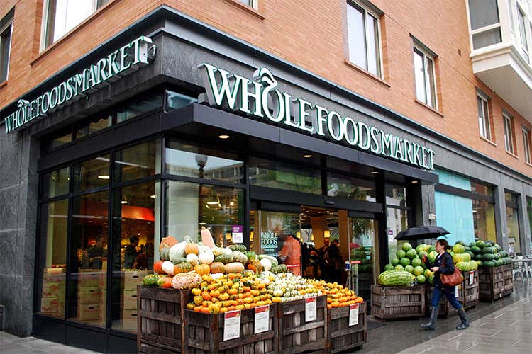 Amazon acquista la catena Whole Food Il colosso si espande nell'alimentare Amazon acquista la catena Whole Food Il colosso si espande nell'alimentare