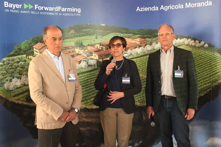 Giovanni Capurso, Paola Sidoti e Bernd Naaf - Bayer promuove lo sviluppo sostenibile ForwardFarming aiuta le aziende agricole