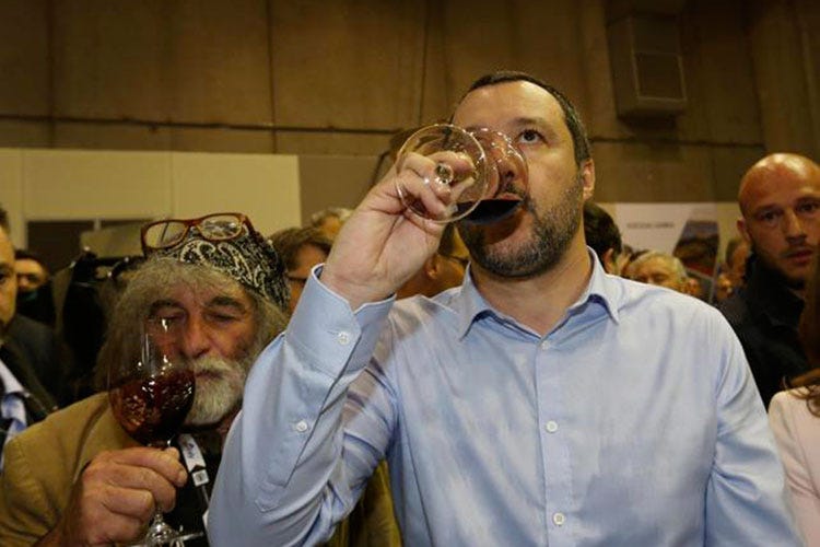 Matteo Salvini (Brindisi separati per i politici A Verona il vino non agevola i contatti)