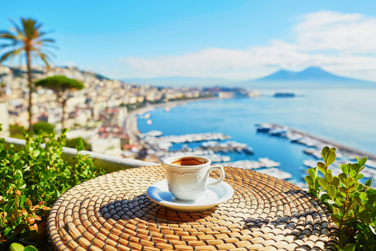 (Caffè napoletano Patrimonio Unesco? Parte la raccolta firme ai piedi del Vesuvio)