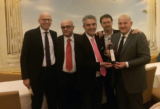 da sinistra: Stefano Capelli, Marco Maffeis, Mario Gamba, il “mago” Marino e Luca Castelletti