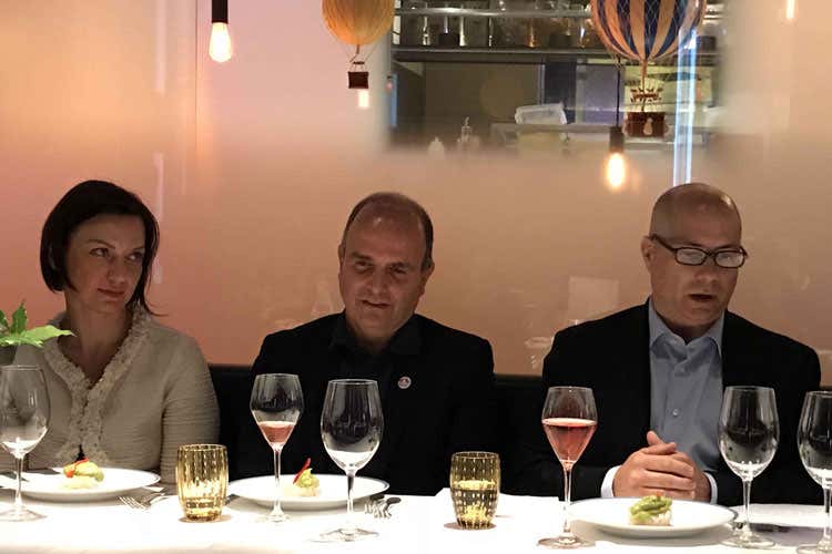 Chiara Beghini, Paolo Bray e Bernard Leger (Sostenibile, accessibile, salutare, gustoso Dai Caraibi il pesce superfood Cobia) Chiara Beghini, Paolo Bray e Bernard Leger (Sostenibile, accessibile, salutare, gustoso Dai Caraibi il pesce superfood Cobia)
