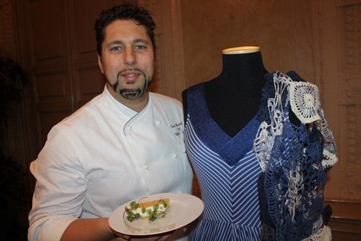 Daniele Zennaro presenta Baccalà mantecato nel tacos; Sapore di mare, l'abito in abbinamento, che ha vinto come miglior vestito ispirato al piatto