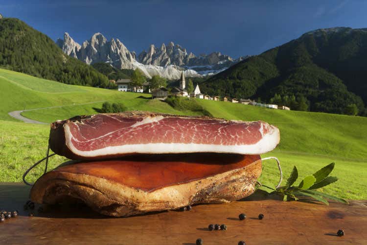 Festa dello speck in Val di Funes Due giorni col re dei salumi altoatesini Festa dello speck in Val di Funes Due giorni col re dei salumi altoatesini