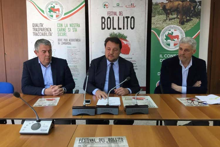 Primo Cortellazzi, Gianni Fava e Fabio Paloschi - Festival del Bollito a Mantova Si riscopre un piatto della tradizione Primo Cortellazzi, Gianni Fava e Fabio Paloschi - Festival del Bollito a Mantova Si riscopre un piatto della tradizione
