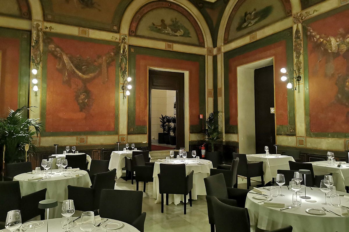 La Sala Rossa dei Giardini del Massimo “Giardini del Massimo” alta cucina nell’iconico Teatro Massimo di Palermo