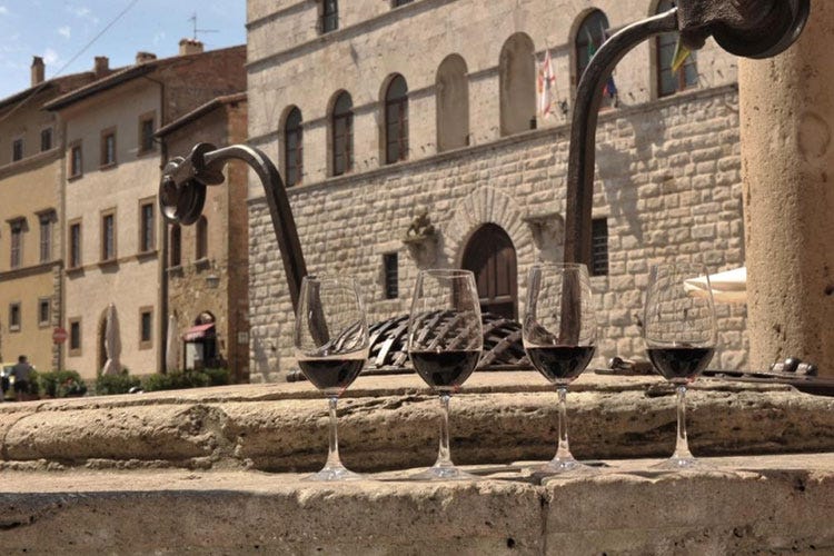 Il Bravio delle Botti di Montepulciano Sfide ai fornelli con i piatti più tipici