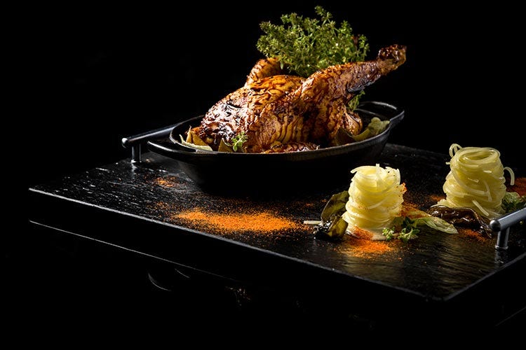 Pollo in due culture, peperoni e teriyaki (Imàgo all'Hassler Roma Profumi d'autunno nel nuovo menu)