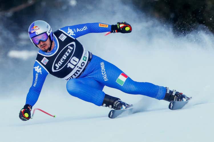 (Jacuzzi con la Coppa del mondo di sci Prossimo appuntamento a Cortina) (Jacuzzi con la Coppa del mondo di sci Prossimo appuntamento a Cortina)