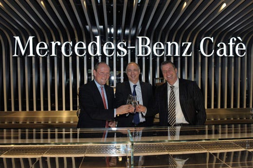 Marcus Breitschwerdt (Head of Mercedes-Benz Cars Region Europe), Alwin Epple (Presidente Mercedes-Benz Italia), Roland Schell (Direttore Generale Mercedes-Benz Cars Italia)