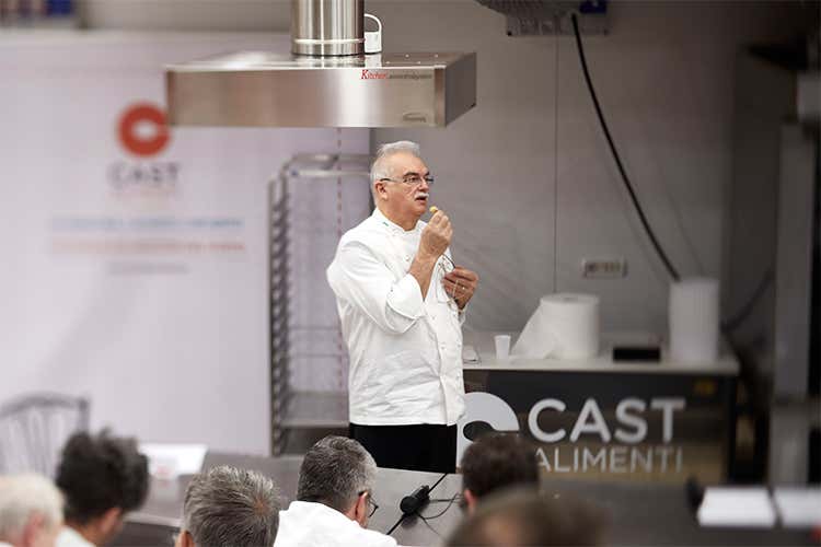 Gino Fabbri - Maestri e pastry chef protagonisti al 25° Simposio Tecnico di AMPI Gino Fabbri - Maestri e pastry chef protagonisti al 25° Simposio Tecnico di AMPI