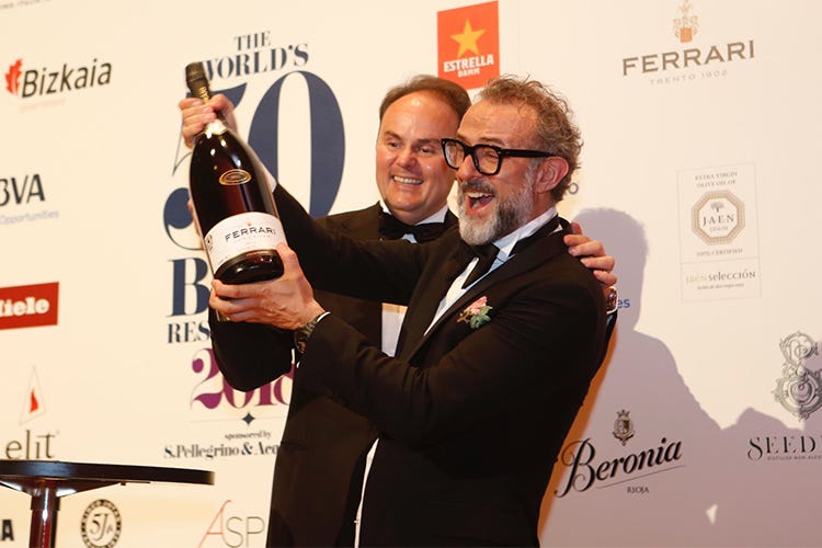 Matteo Lunelli e Massimo Bottura (Bottura festeggia con le bollicine Ferrari Premio speciale al danese Geranium)