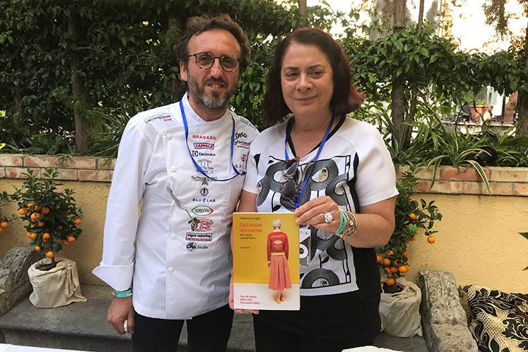 Emanuele Vallini ed Elisabetta Arrighi (Moda, cucina ed editoria a Cibo Nostrum Una masterclass tra libri e gastronomia)