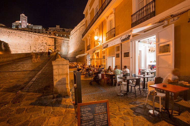 Da Prato a Ibiza una nuova ristorazione Decanter e Shark, buona cucina low cost