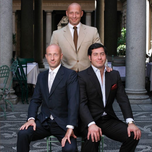 In piedi: Andrea Stoppani; seduti, da sinistra: Stefano e Paolo Stoppani