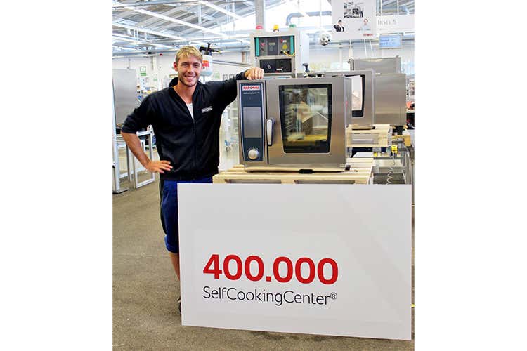 Tobias Vief - Tanguy Rattier si affida a Rational Nella sua cucina il SelfCookingCenter XS