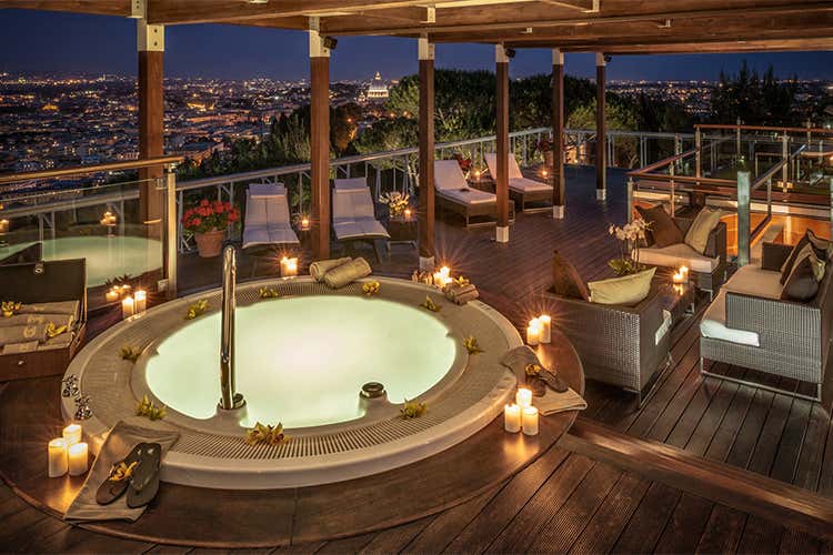 Una stella personale e la cucina di Beck  Così il Rome Cavalieri festeggia l'amore