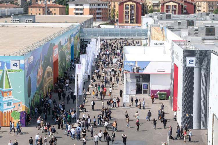 (Vinitaly scalda i motori Più incontri e maggiori presenze dall’estero) (Vinitaly scalda i motori Più incontri e maggiori presenze dall’estero)