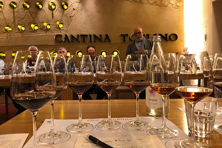 (Vino Santo trentino verso la Docg 50 anni di storia nella valle dei laghi) (Vino Santo trentino verso la Docg 50 anni di storia nella valle dei laghi)