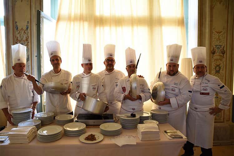 Paolo Mieli intervista gli Agnelli per celebrare i 110 anni dell’azienda Paolo Mieli intervista gli Agnelli per celebrare i 110 anni dell’azienda