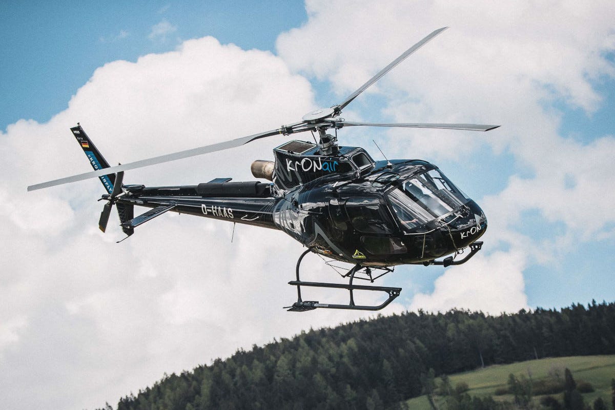 Un elicottero a servizio dei turisti Scoprire la Valle Aurina guardandola dal cielo