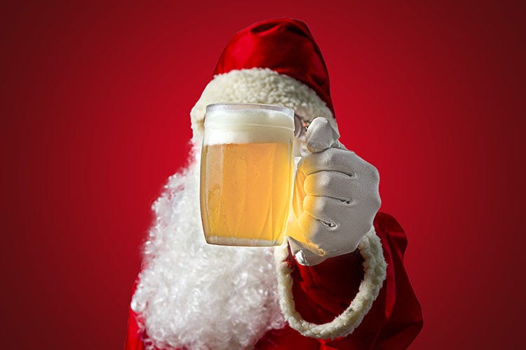 Le regole per feste perfette... con brindisi perfetti - Spillare una birra e passare le feste hanno in comune 6 regole: eccole