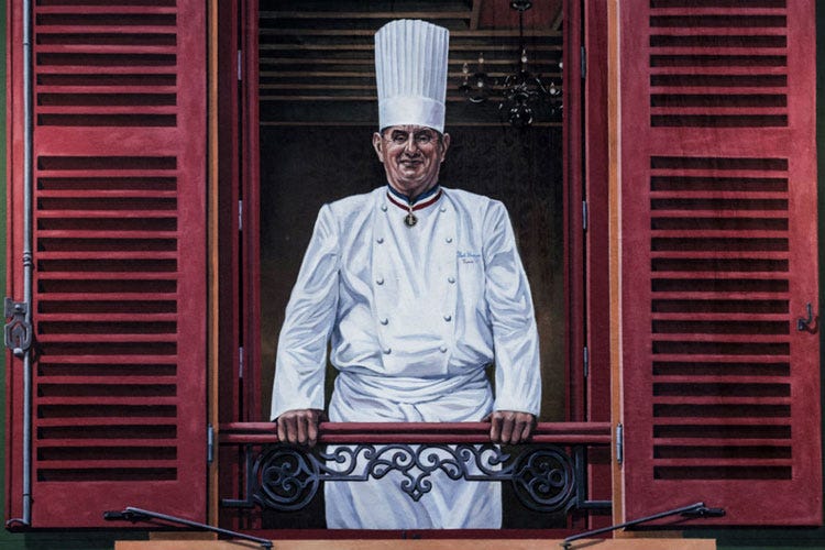 Un murale dedicato a Paul Bocuse (Gli autogol della Guida Michelin su cucina francese e Bocuse d’or)