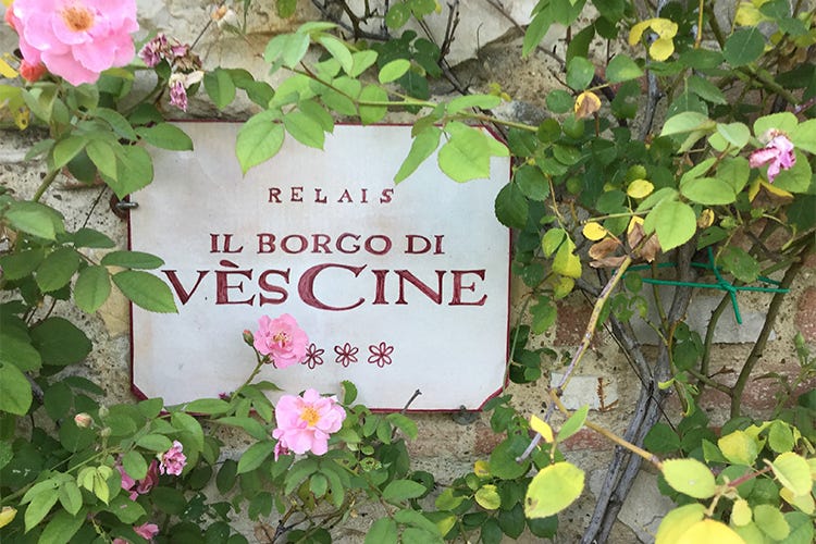 Il Borgo di Vèscine, perla del Chianti L'italianità che conquista il mondo
