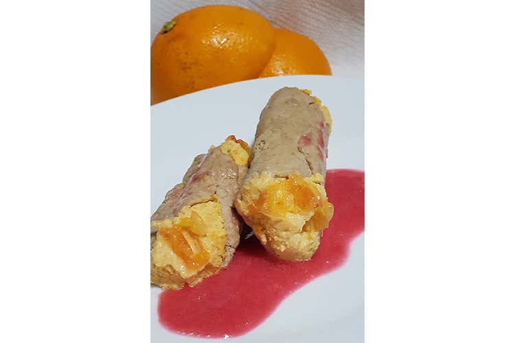(Cannoli ripieni di spalmabile senza lattosio, arancia rossa, carote e pistacchio) (Cannoli ripieni di spalmabile senza lattosio, arancia rossa, carote e pistacchio)
