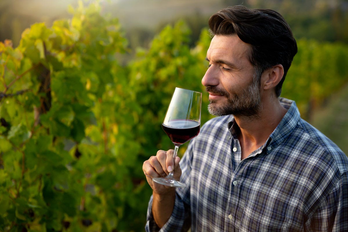 Il Chianti Classico ha ridefinito il suo stile e lo fa con vini sempre più eleganti, giocati sulla finezza e legati ai diversi terroir Toscana il mondo del vino non resta mai fermo