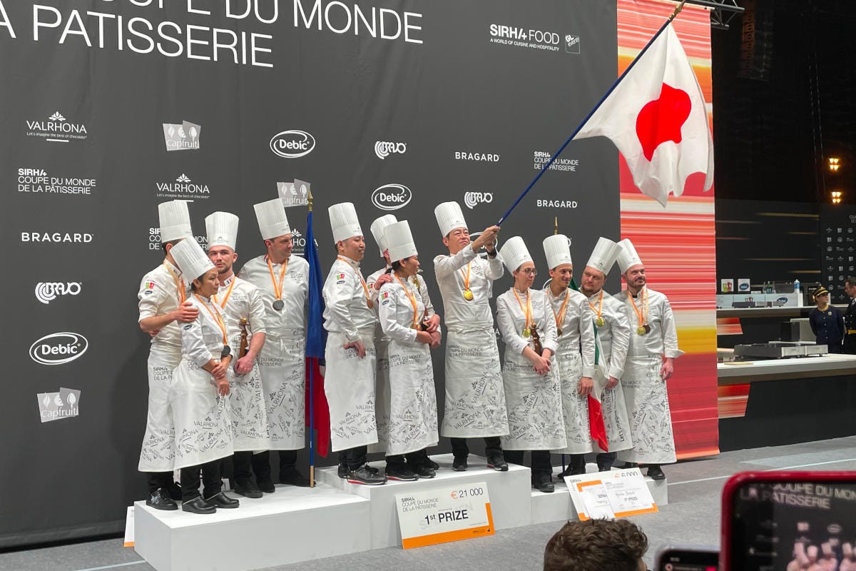 Il podio della coppa del mondo di pasticceria 20223 Pasticceria Italia terza a Lione alla Coppa del mondo
