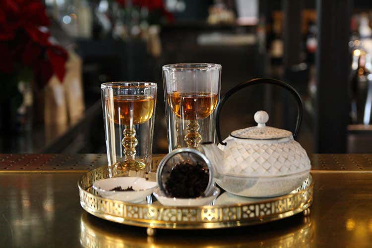 (Cocktail e tè di pregio Un matrimonio insospettabile da LiquorsVIDEO) (Cocktail e tè di pregio Un matrimonio insospettabile da LiquorsVIDEO)