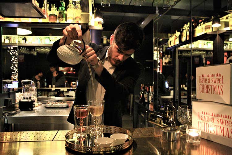 (Cocktail e tè di pregio Un matrimonio insospettabile da LiquorsVIDEO) (Cocktail e tè di pregio Un matrimonio insospettabile da LiquorsVIDEO)