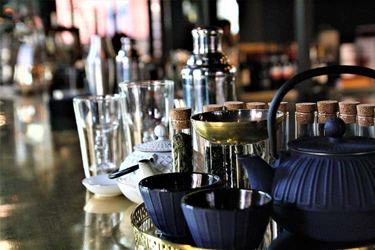 (Cocktail e tè di pregio Un matrimonio insospettabile da LiquorsVIDEO) (Cocktail e tè di pregio Un matrimonio insospettabile da LiquorsVIDEO)