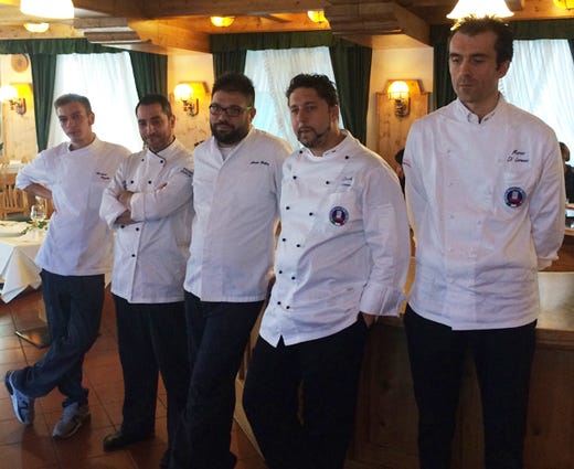 da sinistra: Christian Bizzotto (aiuto cuoco di Domenico Della Salandra), Francesco Liguori, Alessio Bottin, Daniele Zennaro e Marco Di Lorenzo