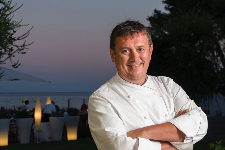 Emanuele Scarello - La cucina di Emanuele Scarello incanta la Sardegna durante l'estate