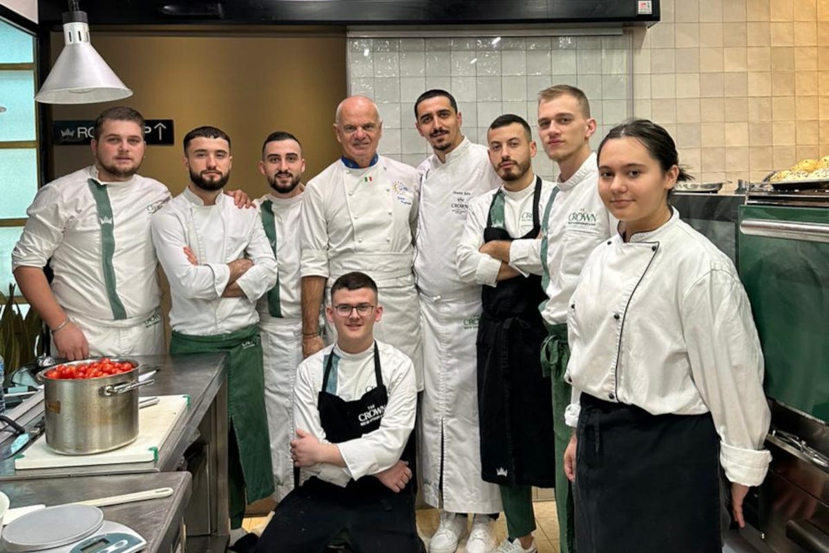 La cucina del The Crown con Enrico Derflingher  Euro-Toques incontra l'Albania al The Crown di Tirana
