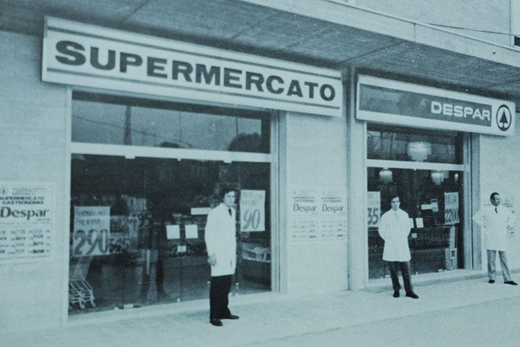 Immagine d'epoca per un punto vendita Despar Despar è Marchio Storico italianoNel 1960, i primi supermercati