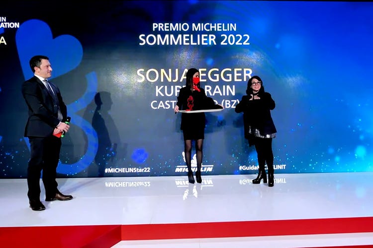 Sonja Egger Guida Michelin 2022, la “Rossa” svela le sue stelle - [SEGUI LA DIRETTA]