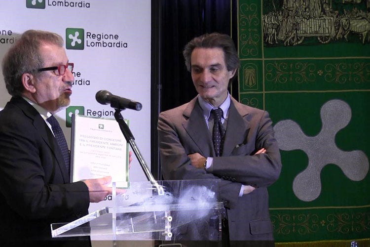 Roberto Maroni e Attilio Fontana (Fontana raccoglie il testimone da Maroni Obiettivo autonomia per la Lombardia)