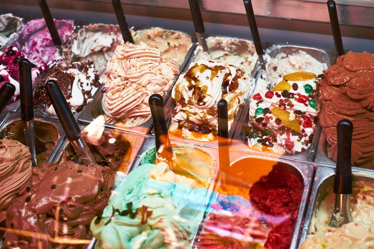 La crisi colpisce anche il gelato artigianale - L'estate tiepida del gelato Il cono soffre il calo dei turisti