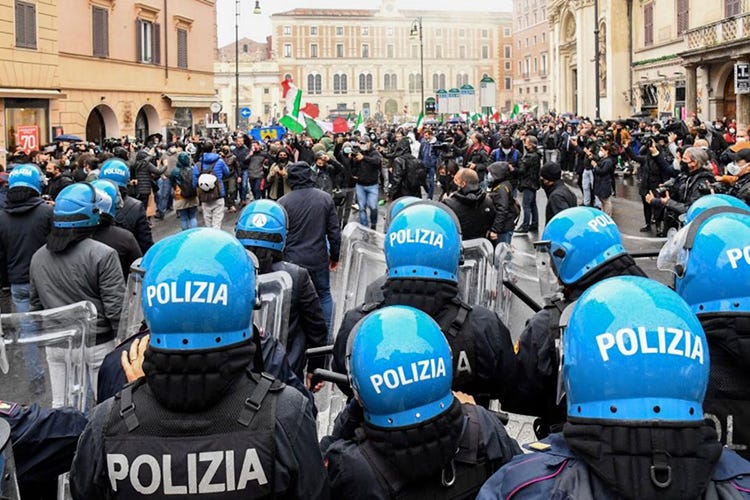Gli scontri a Roma Ioapro, ancora proteste a Roma: «Siamo famiglie non partite Iva»