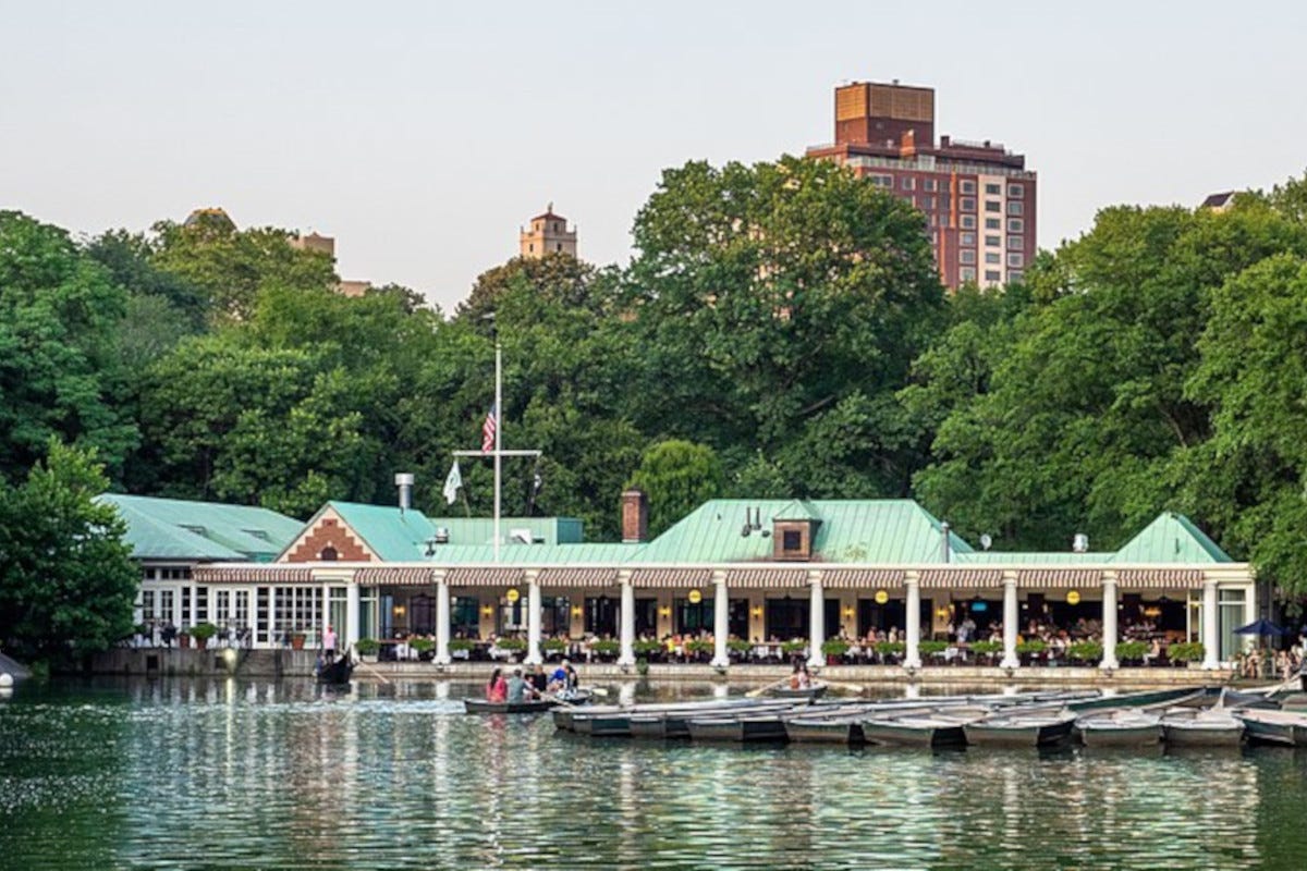 Loeb Boathouse (foto Wikipedia) Il Loeb Boathouse di Central Park salvato da un misterioso miliardario