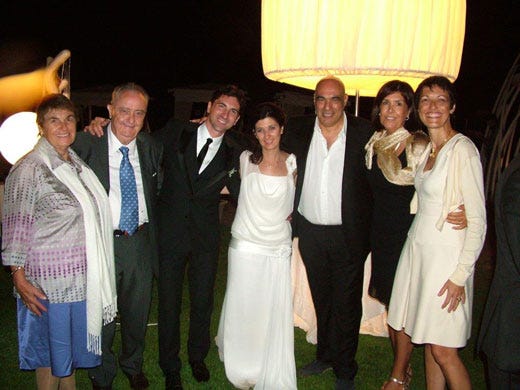 da sinistra: Nadia e Aimo Moroni, lo chef Fabio Pisani e la sua Patrizia, Vittorio Cavaliere (esperto enogastronomo pugliese) e consorte, Stefania Moroni
