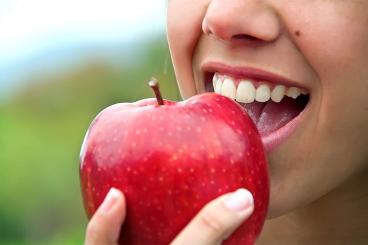 (Una mela al giorno... Un pieno di salute, grazie ai polifenoli)