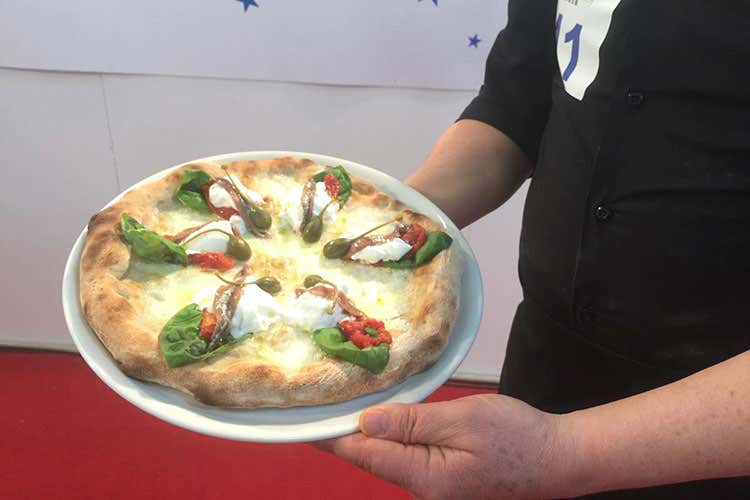 (La miglior pizza d'Italia è a Massa A Palmerini l'oro a fine Tirreno CT) (La miglior pizza d'Italia è a Massa A Palmerini l'oro a fine Tirreno CT)