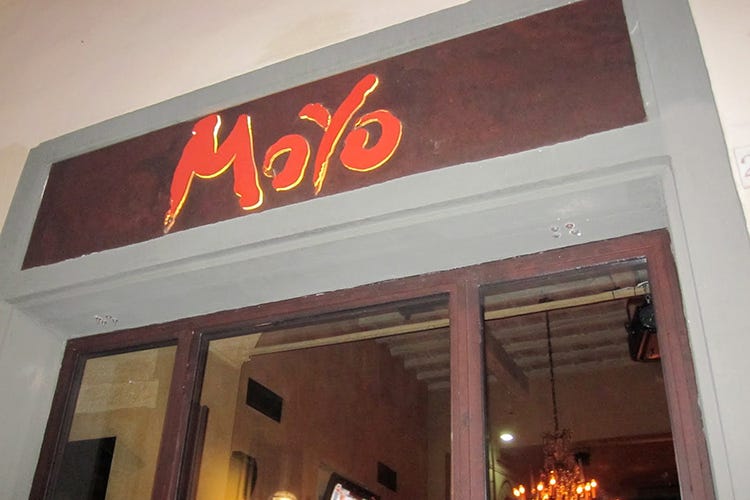 Moyo, a Firenze Pioggia e tavolini sui marciapiedi I bar ripartono, ma che fatica!