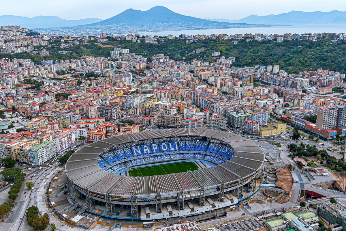 La stadio Maradona di Napoli  Da Mare Fuori al Time: è la stagione d'oro del turismo per Napoli